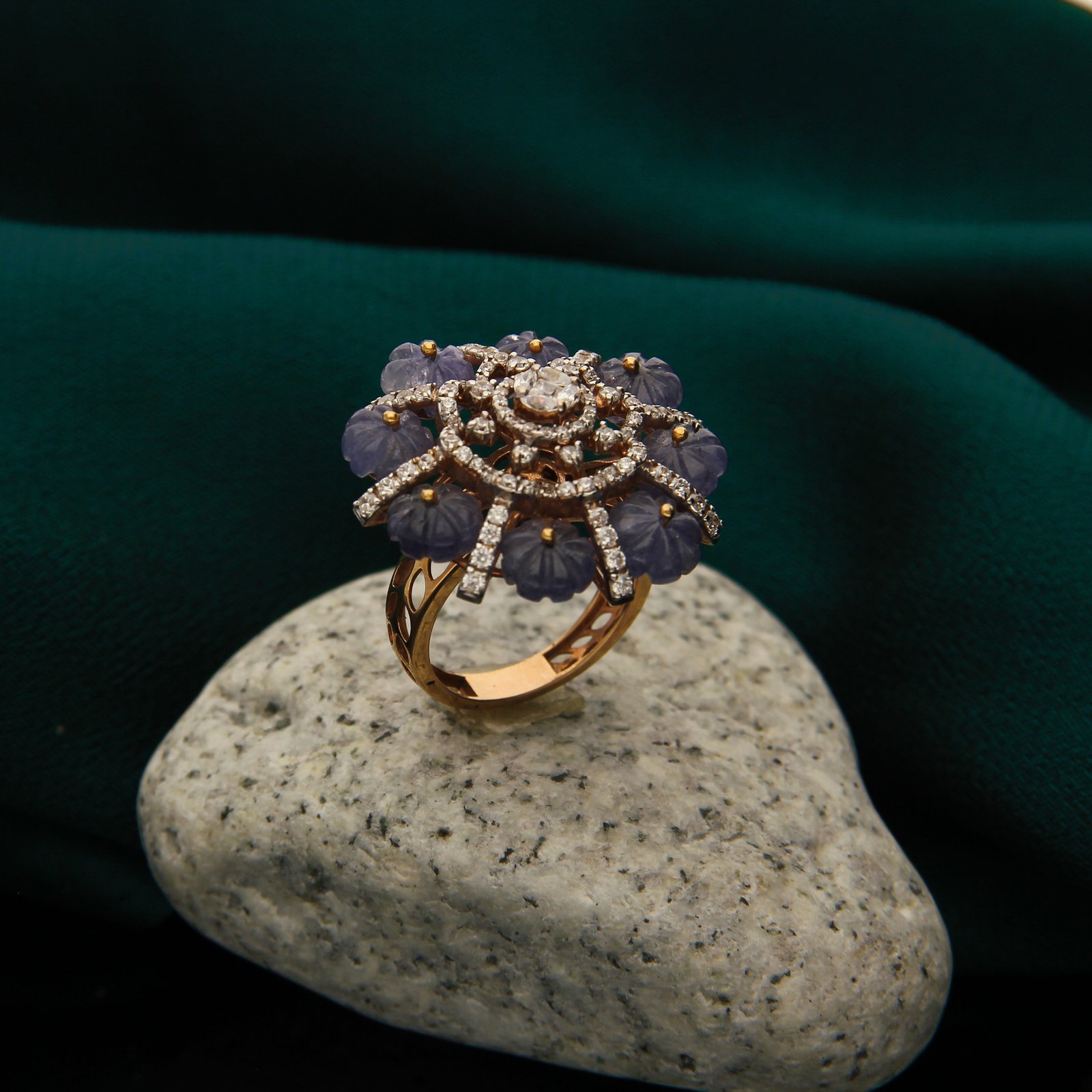 DESIGNER RING